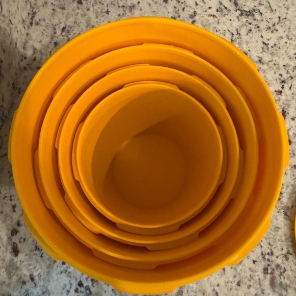 Tupperware Yellow Food Storage Containers Set - Picture 4 of 4